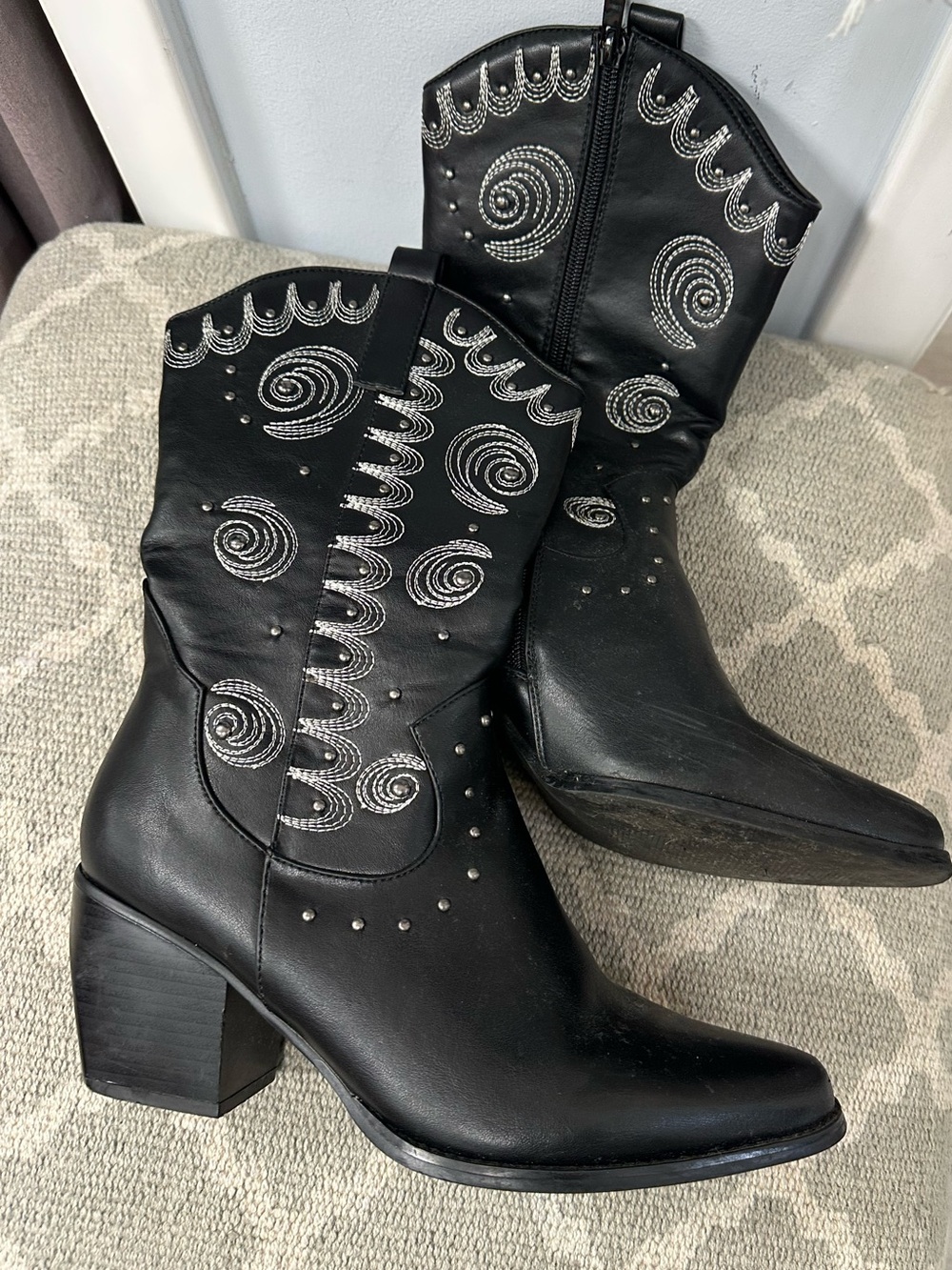 Dream Pairs Black Western Cowboy Boots Silver Embroidery Studs Size 8.5